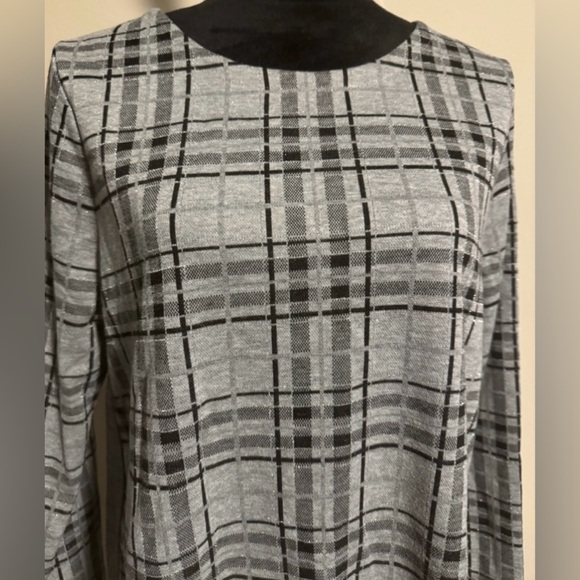 EUC J. Jill Gray and Black plaid print glitter long sleeve top size medium - Picture 2 of 5